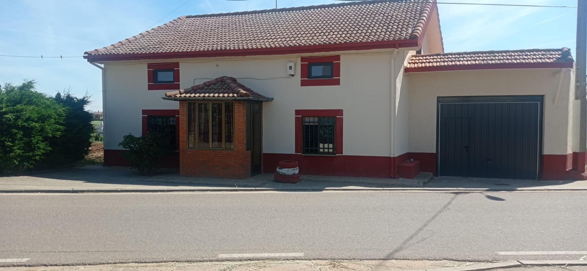 Exterior view of Planta baja to rent in Castellanos de Villiquera  with Heating, Storage room and Furnished