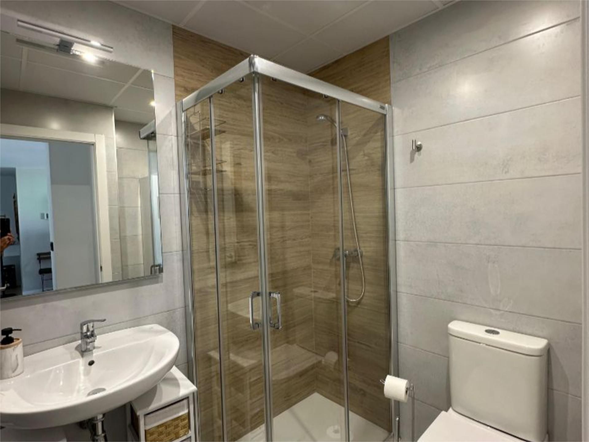 Bathroom of Flat to rent in Armilla  with Air Conditioner, Heating and Private garden
