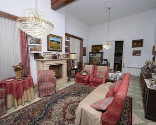 Sala d'estar de Dúplex per a compartir en Las Pedroñeras    amb Calefacció, Parquet i Terrassa