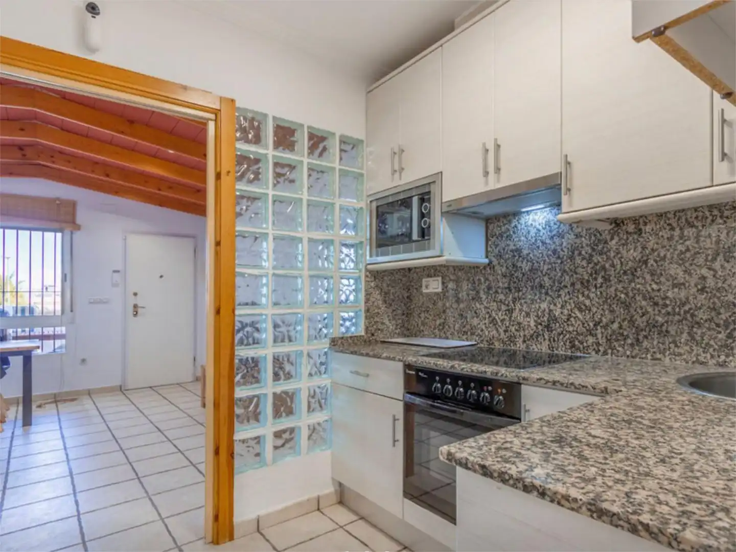 Flat for sale in Calle Girasoles, 31, Los Peñascos - El Salero - Los Imbernones Kitchen of Flat for sale in San Pedro del Pinatar with Air Conditioner, Terrace and Swimming Pool