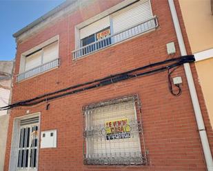Vista exterior de Casa adosada en venda en Montealegre del Castillo amb Jardí privat i Traster