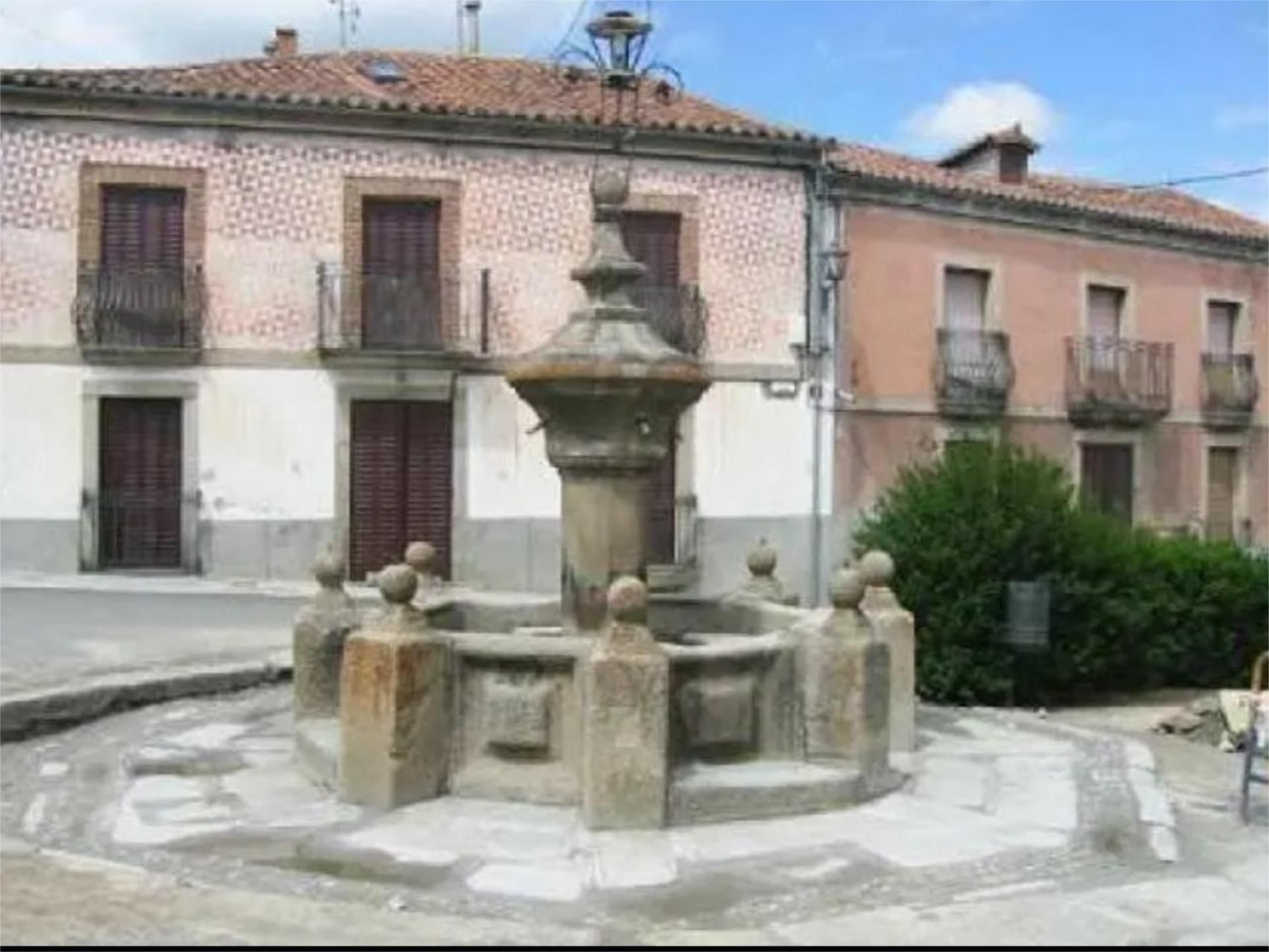 Exterior view of Flat for sale in Villafranca de la Sierra  with Heating, Terrace and Furnished
