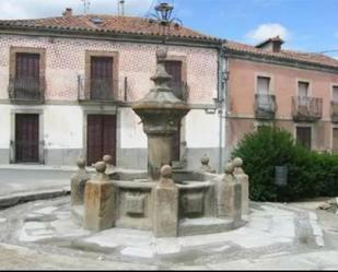 Vista exterior de Pis en venda en Villafranca de la Sierra amb Calefacció, Terrassa i Moblat