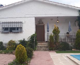 Exterior view of House or chalet for sale in Navaluenga  with Private garden, Swimming Pool and Furnished