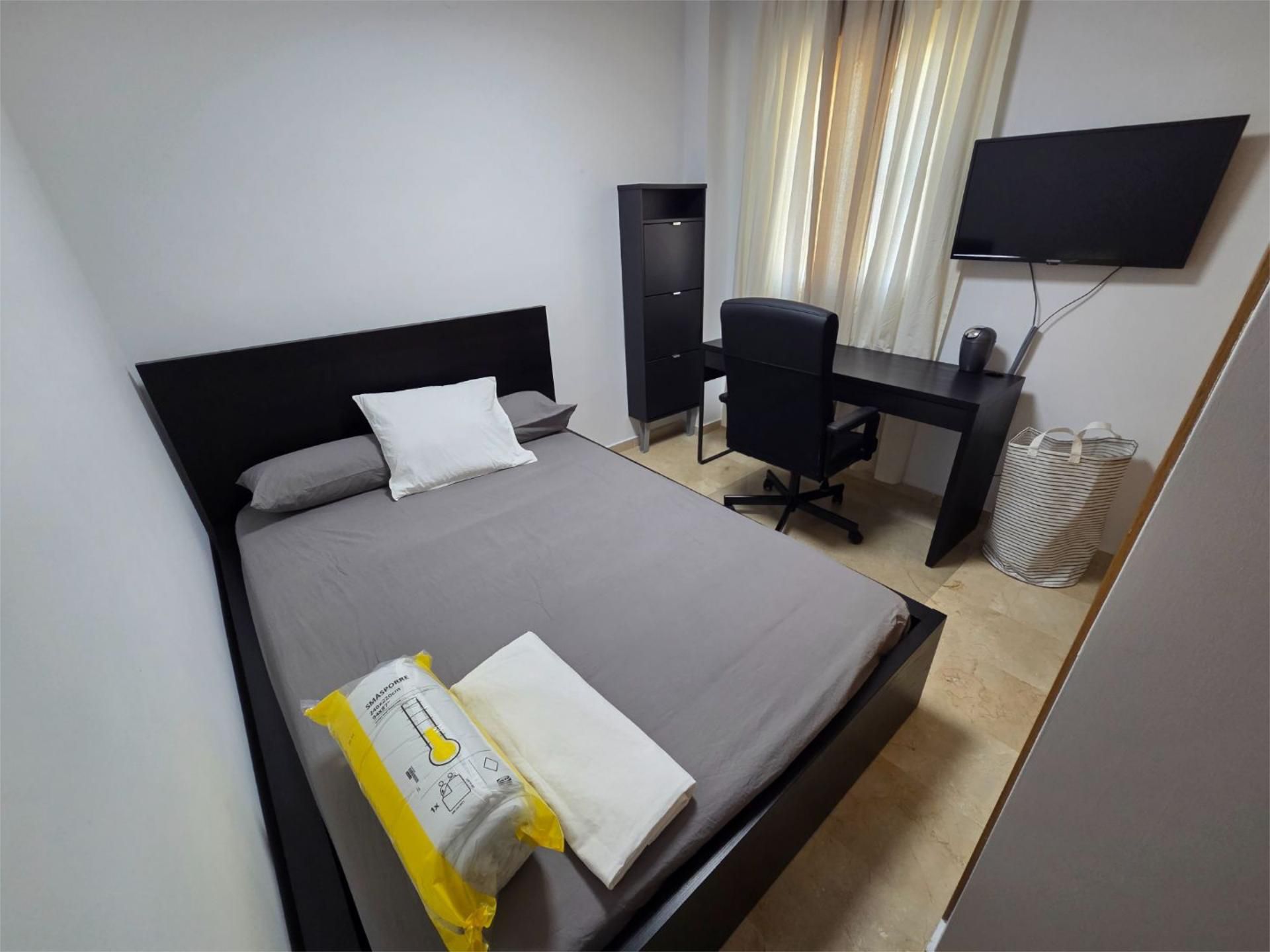 Bedroom of Flat to share in Benalmádena  with Private garden, Terrace and Swimming Pool