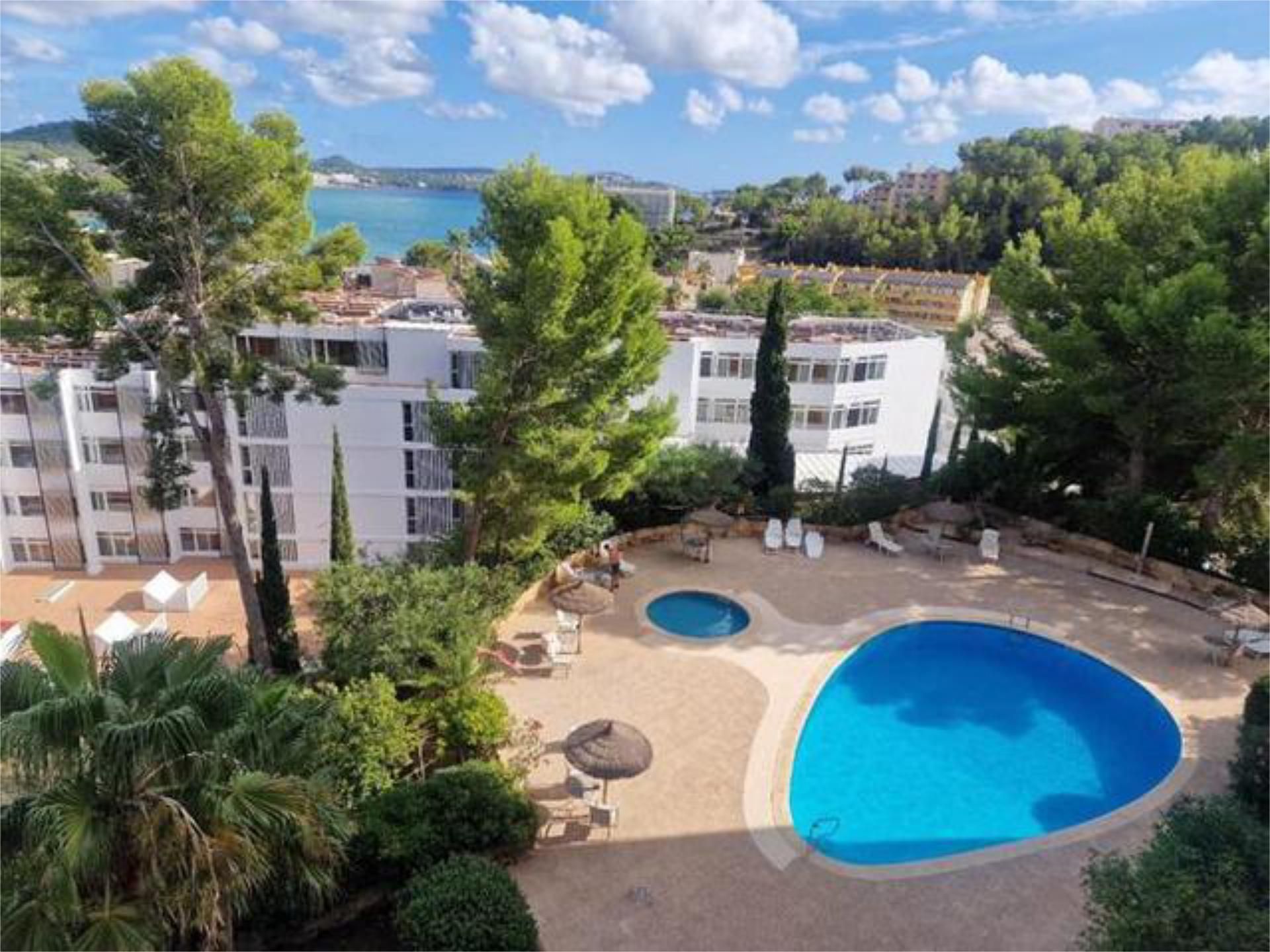 Dormitori de Apartament de lloguer en Calvià amb Terrassa i Piscina