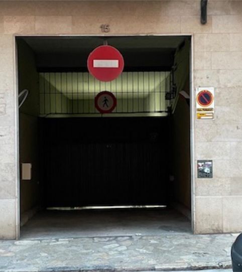 Foto 2 de Garaje de alquiler en Carrer de la Ferreria, 16, El Sindicat, Palma de Mallorca