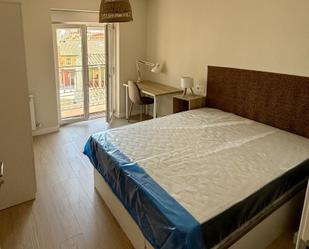 Dormitori de Apartament per a compartir en León Capital  amb Calefacció, Terrassa i Moblat