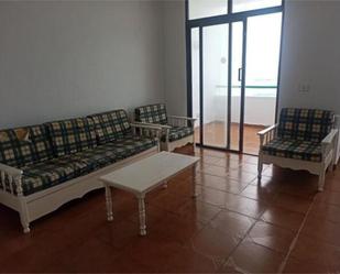 Sala d'estar de Pis de lloguer en Moya (Las Palmas) amb Terrassa, Piscina i Moblat