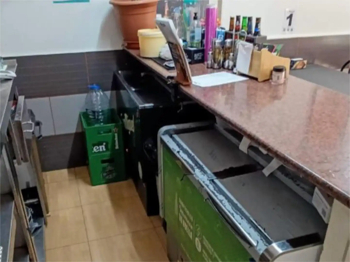 Local en traspaso en Carrer de Pujós, 58, Collblanc Cocina de Local en traspaso en L'Hospitalet de Llobregat con Aire acondicionado, Calefacción y Amueblado