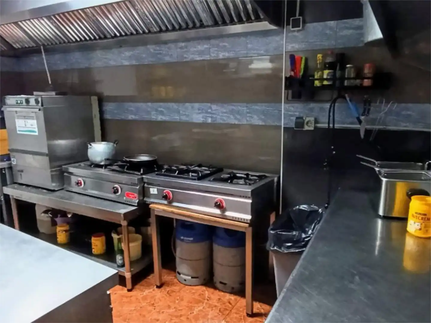 Local en traspaso en Carrer de Pujós, 58, Collblanc Cocina de Local en traspaso en L'Hospitalet de Llobregat con Aire acondicionado, Calefacción y Amueblado