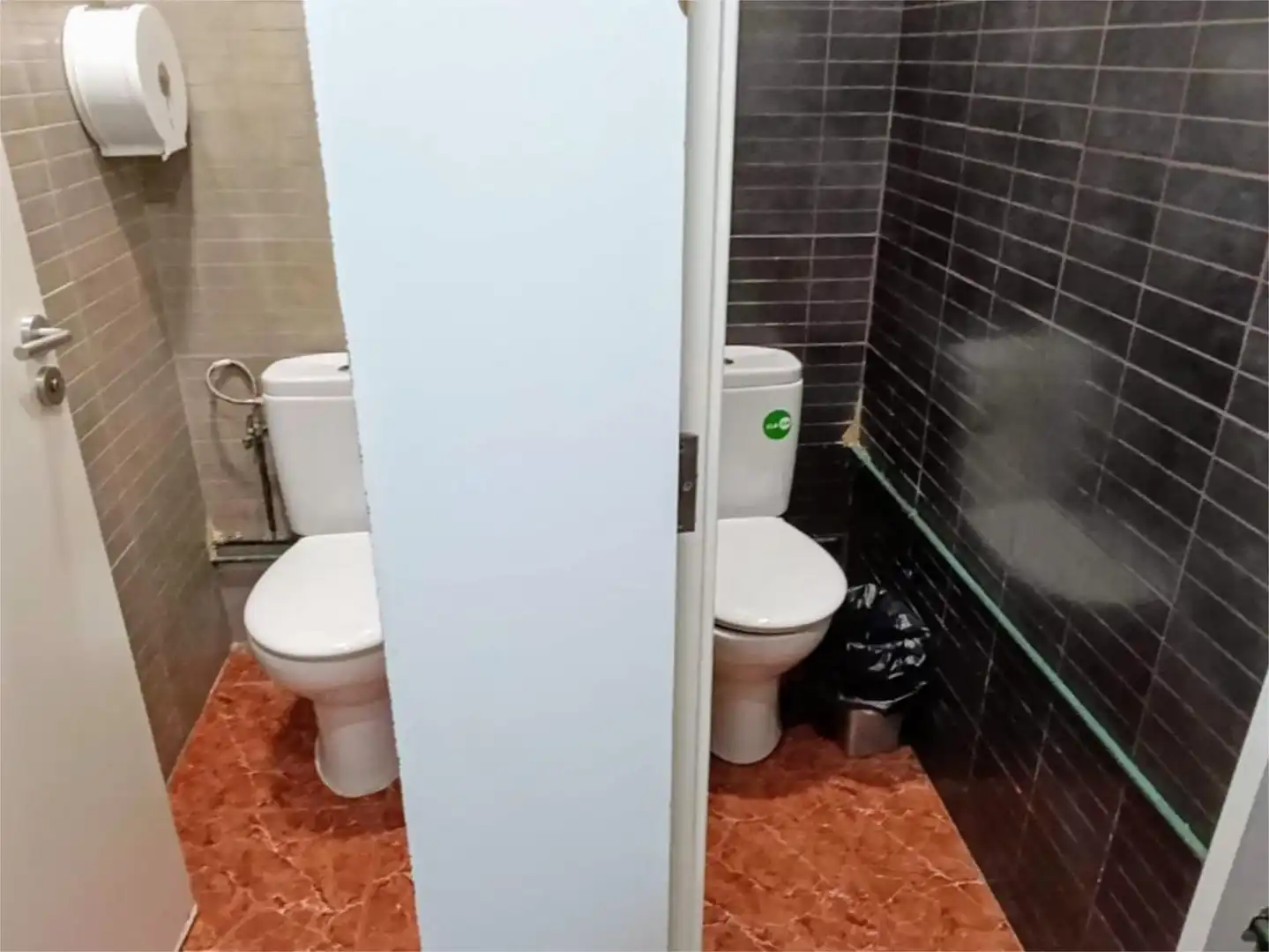 Local en traspaso en Carrer de Pujós, 58, Collblanc Baño de Local en traspaso en L'Hospitalet de Llobregat con Aire acondicionado, Calefacción y Amueblado