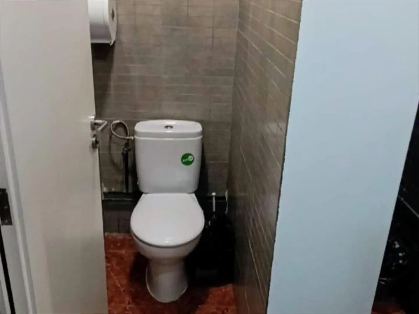 Local en traspaso en Carrer de Pujós, 58, Collblanc Baño de Local en traspaso en L'Hospitalet de Llobregat con Aire acondicionado, Calefacción y Amueblado