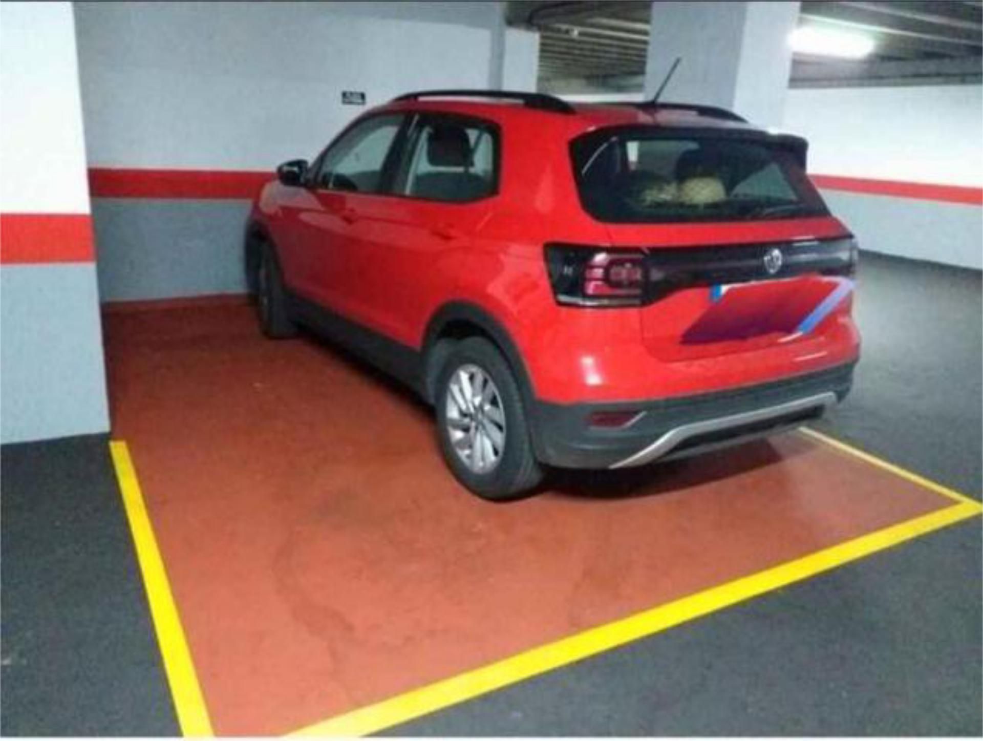 Parking de Piso en venta en Avilés con Calefacción y Trastero