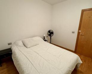 Bedroom of Flat to share in  Barcelona Capital  with Heating, Furnished and Washing machine