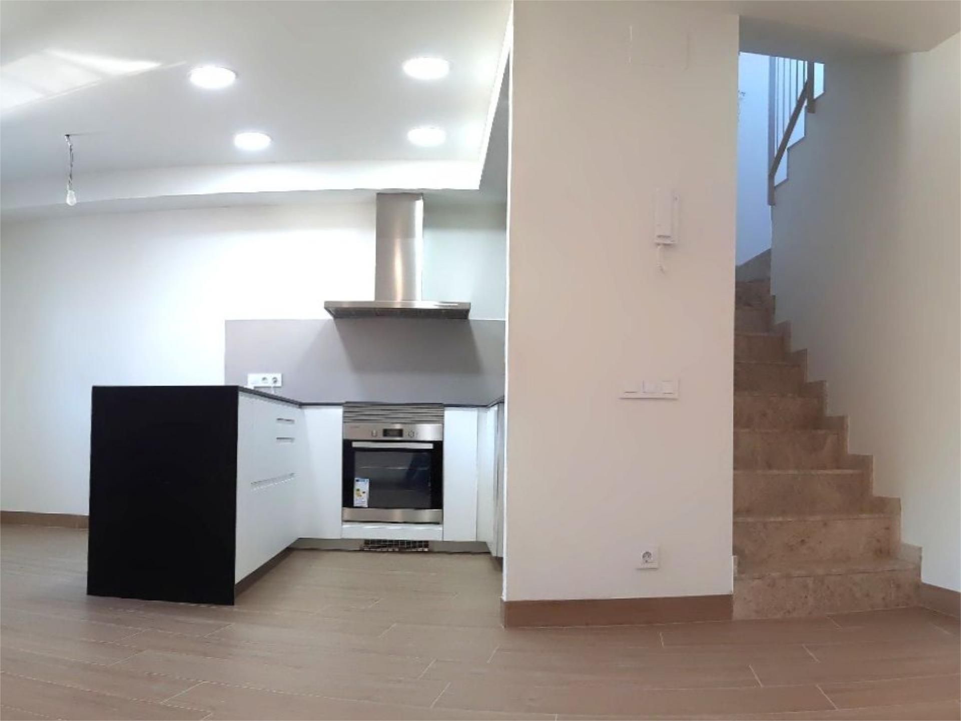 Cuina de Casa adosada en venda en Terrassa amb Aire condicionat i Terrassa