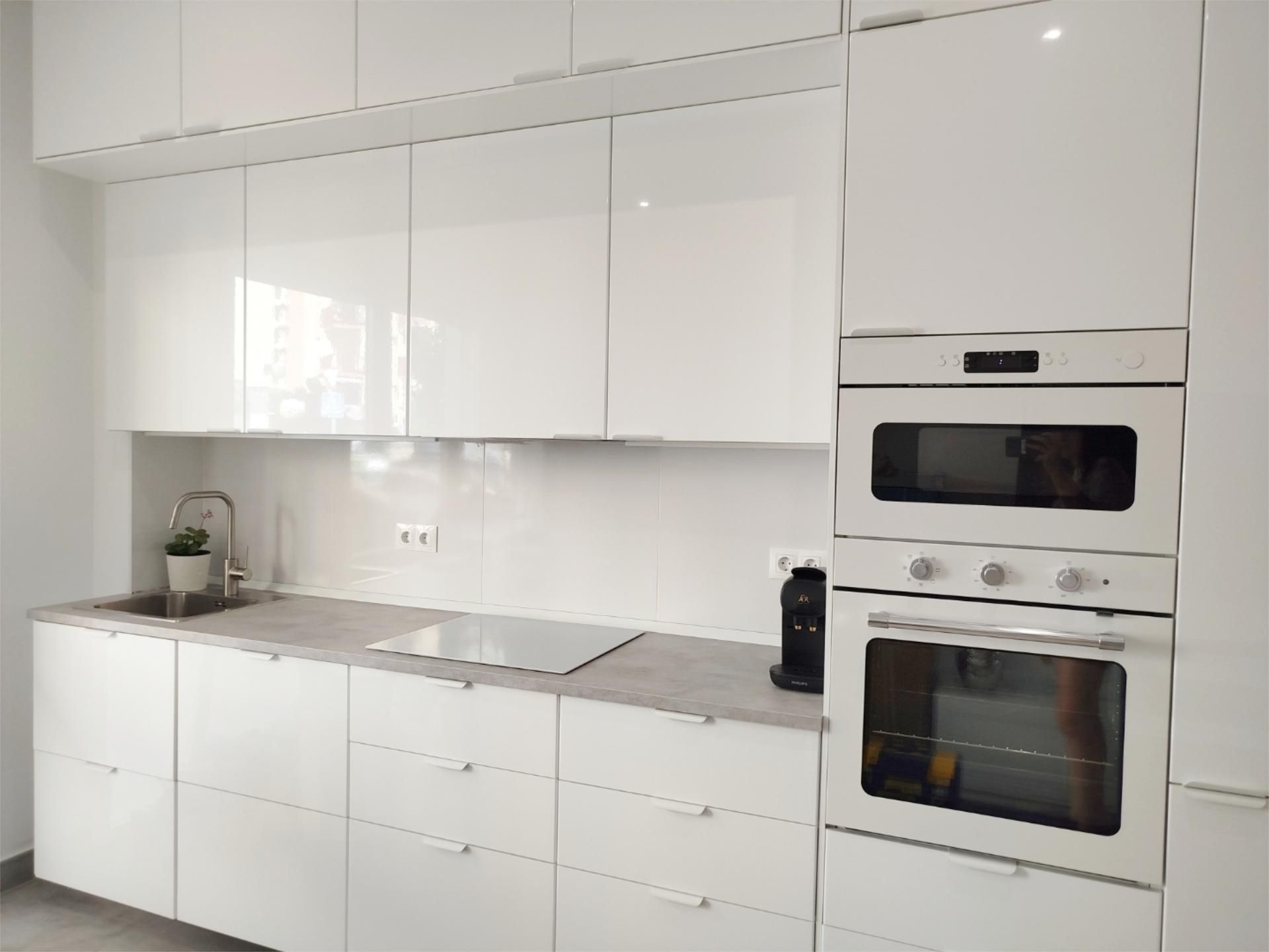Cuina de Apartament de lloguer en Fuengirola amb Aire condicionat