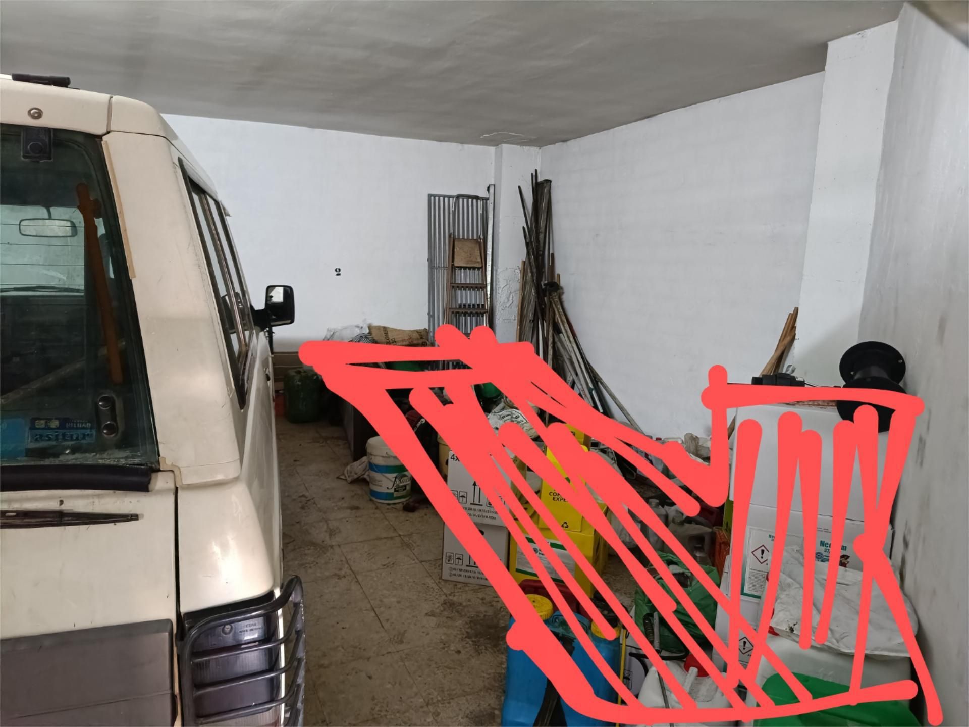 Garage for sale in Loja
