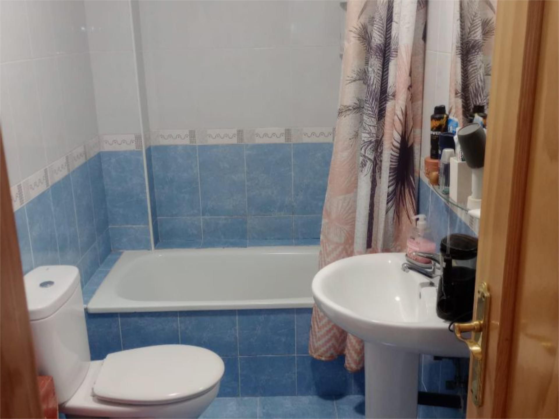 Bathroom of Flat for sale in La Malahá  with Community parking