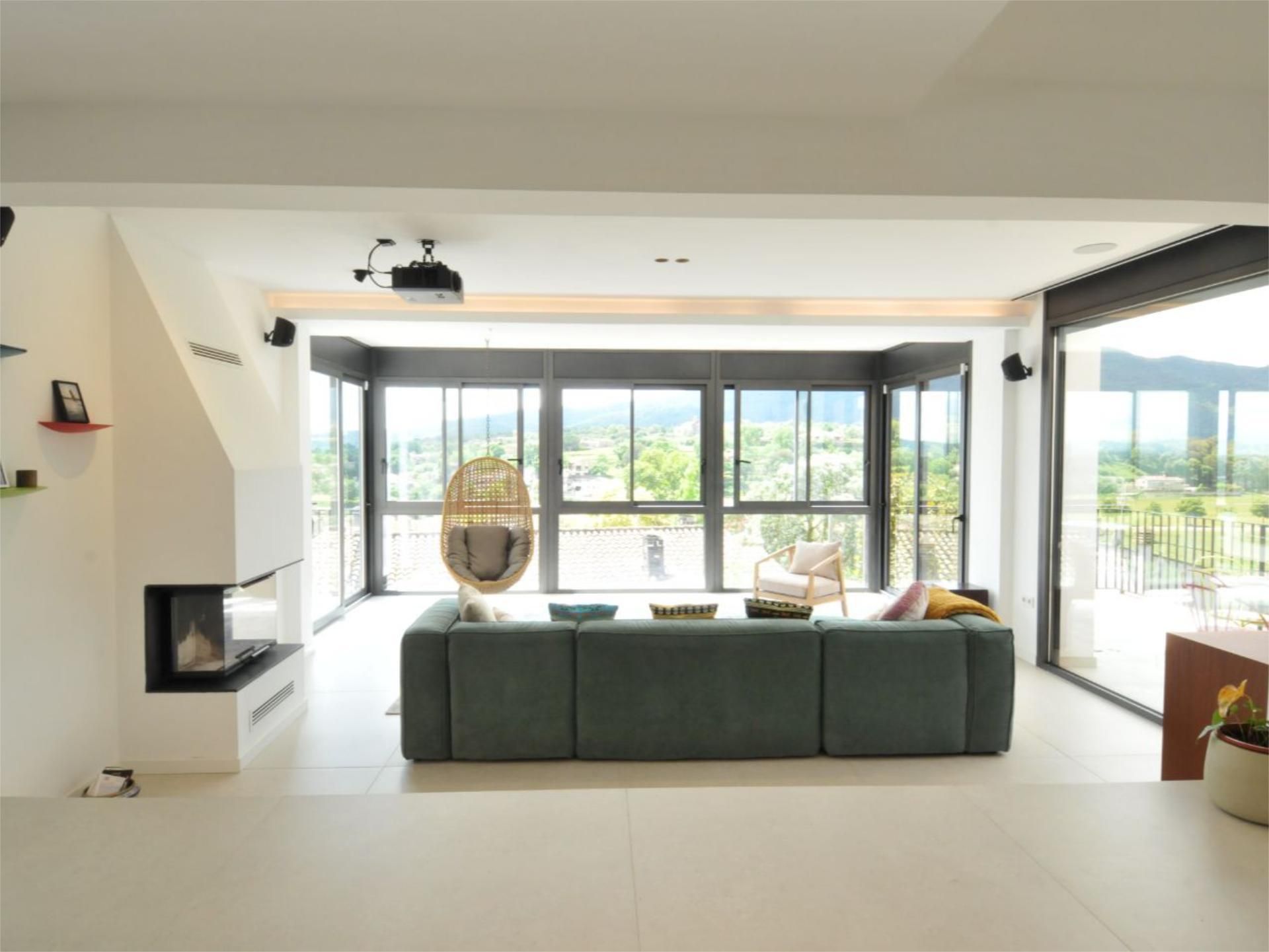 Sala d'estar de Casa o xalet en venda en Banyoles amb Aire condicionat, Terrassa i Balcó
