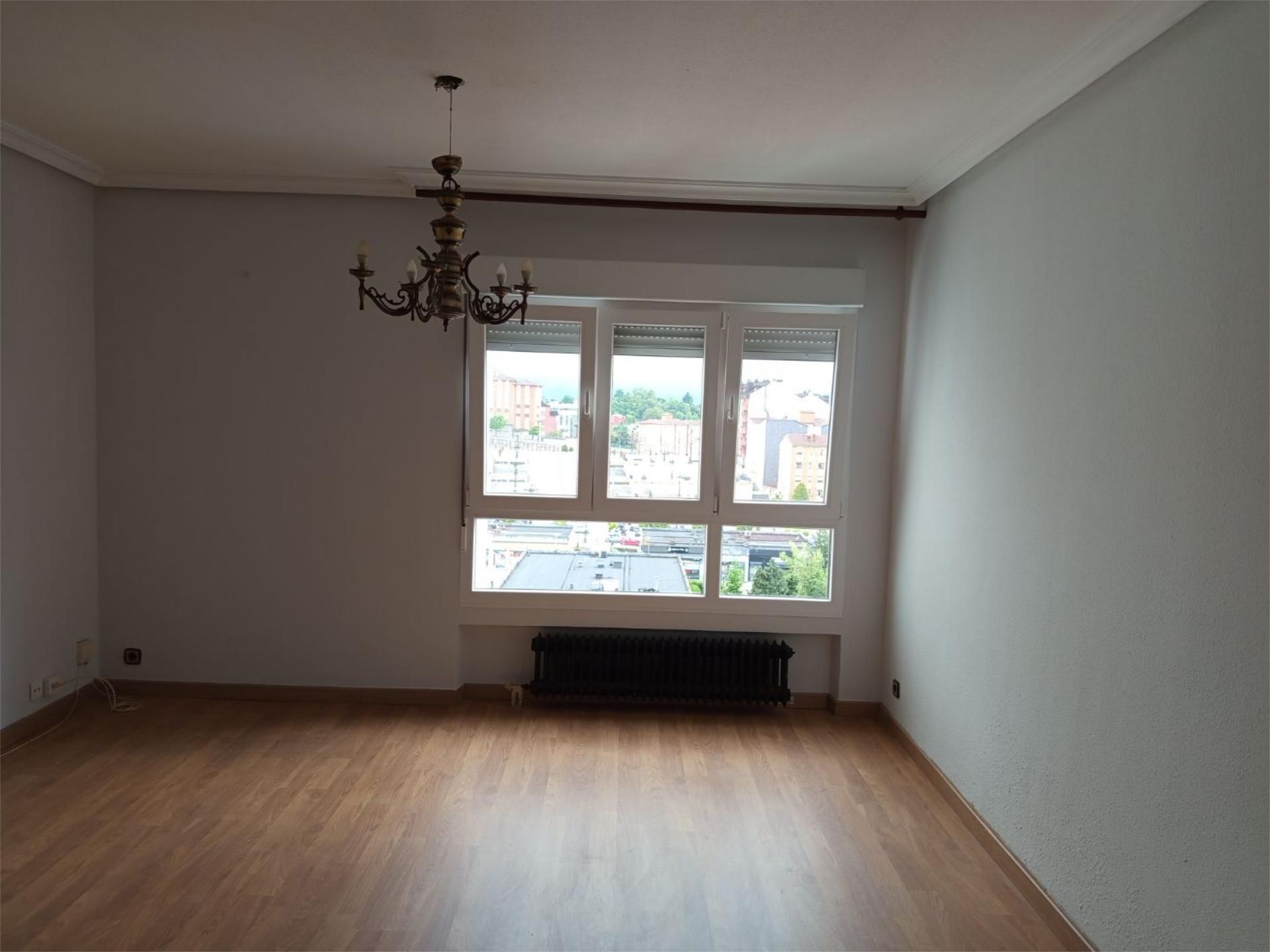 Bedroom of Flat for sale in Oviedo   with Heating, Private garden and Parquet flooring