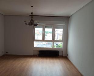 Bedroom of Flat for sale in Oviedo   with Heating, Private garden and Parquet flooring