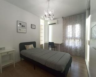 Bedroom of Flat to rent in  Granada Capital  with Air Conditioner, Terrace and Balcony
