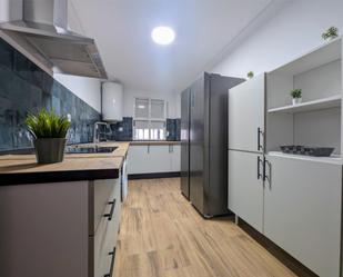Kitchen of Flat to share in Los Palacios y Villafranca  with Furnished, Washing machine and Microwave