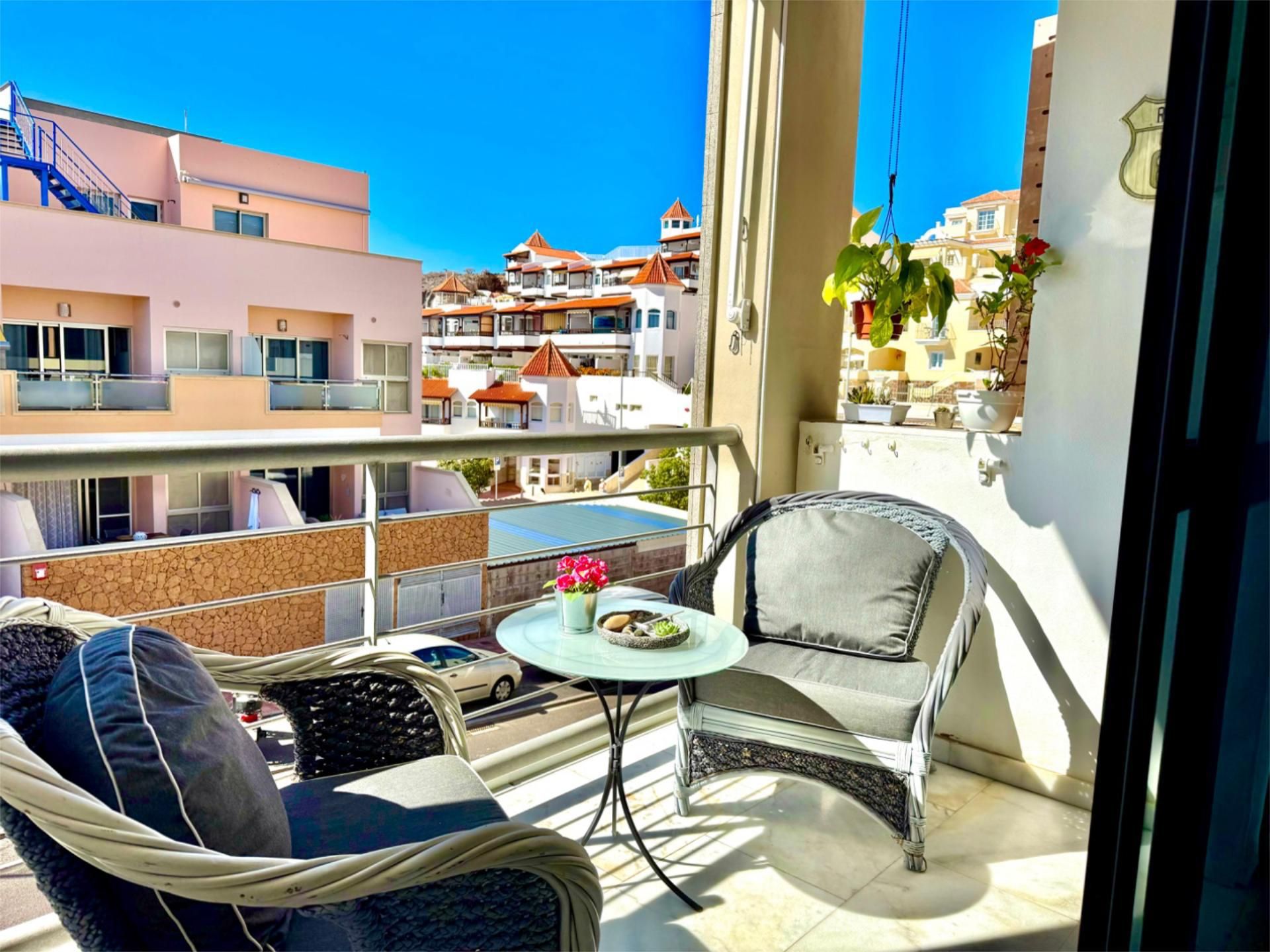 Terrassa de Apartament de lloguer en Adeje amb Aire condicionat, Jardí privat i Moblat