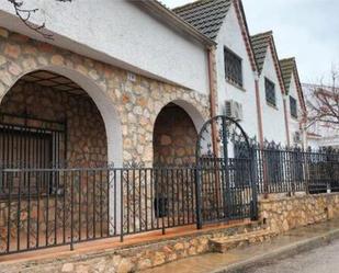 Vista exterior de Casa o xalet en venda en Almonacid del Marquesado amb Calefacció, Jardí privat i Terrassa