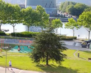 Piscina de Pis de lloguer en Pontevedra Capital  amb Calefacció, Parquet i Moblat
