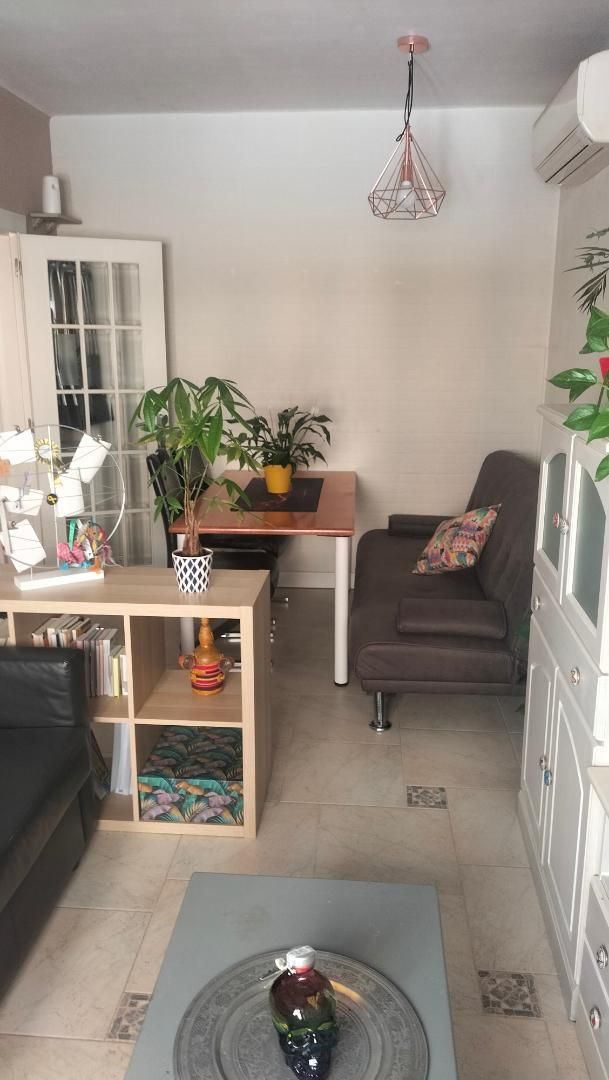 Living room of Flat to share in Sabadell  with Air Conditioner, Parquet flooring and Storage room