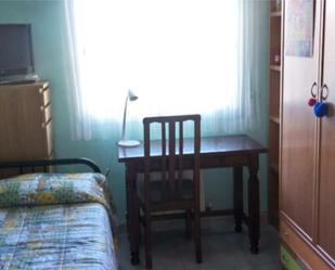 Bedroom of Flat to share in  Zaragoza Capital  with Heating, Terrace and Furnished