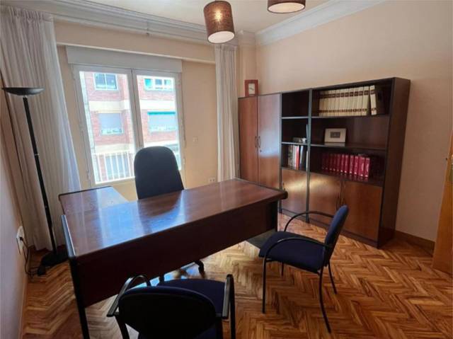 Oficina en Alquiler en Calle de José María Lacarra de Miguel, 5 en Paseo Constitución - Las Damas