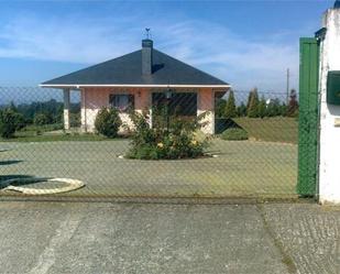 Casa adosada en venda a Paderne