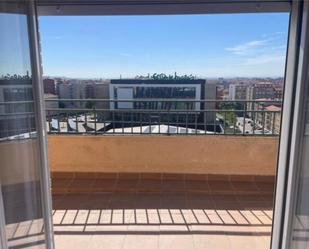 Vista exterior de Àtic de lloguer en Salamanca Capital amb Terrassa i Moblat