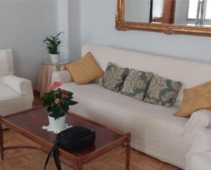 Living room of Flat to rent in  Madrid Capital  with Air Conditioner, Heating and Parquet flooring
