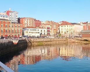 Vista exterior de Pis en venda en Gijón  amb Jardí privat, Parquet i Traster