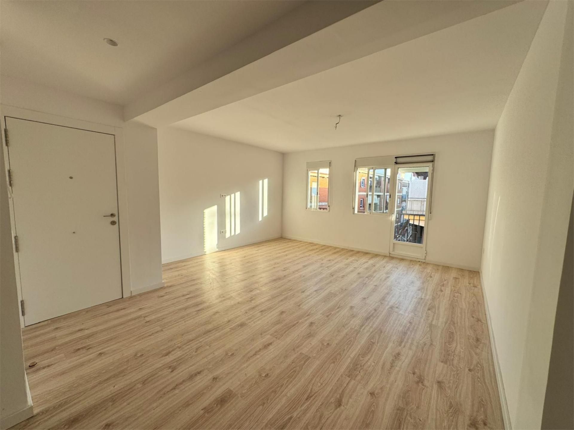 Living room of Flat to rent in Burjassot  with Parquet flooring, Oven and Balcony