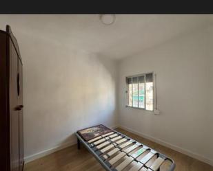 Bedroom of Flat to share in  Madrid Capital  with Washing machine and Internet