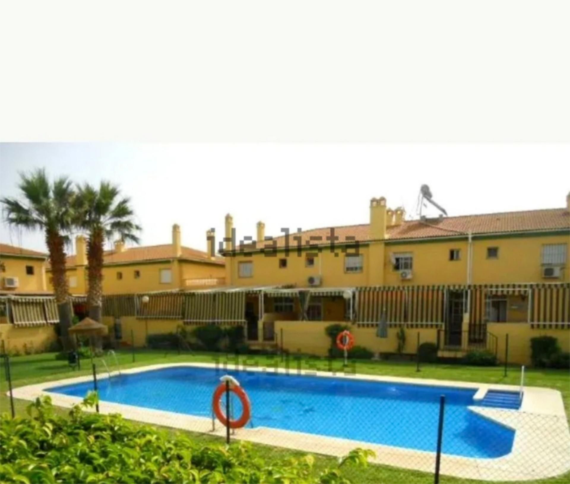Vista exterior de Casa adosada en venda en Alhaurín de la Torre amb Jardí privat, Terrassa i Piscina