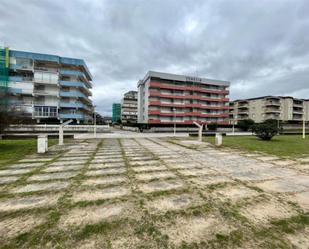 Vista exterior de Dúplex de lloguer en Laredo amb Jardí privat, Moblat i Balcó