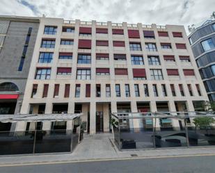 Vista exterior de Pis en venda en Las Palmas de Gran Canaria amb Parquet, Moblat i Videoporter