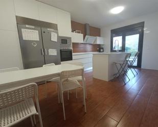 Cuina de Casa o xalet en venda en Olías del Rey amb Aire condicionat, Terrassa i Piscina