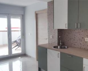 Cuina de Àtic de lloguer en  Granada Capital amb Aire condicionat i Terrassa