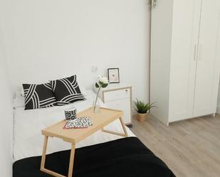 Bedroom of Flat to share in Tortosa  with Parquet flooring, Furnished and Washing machine