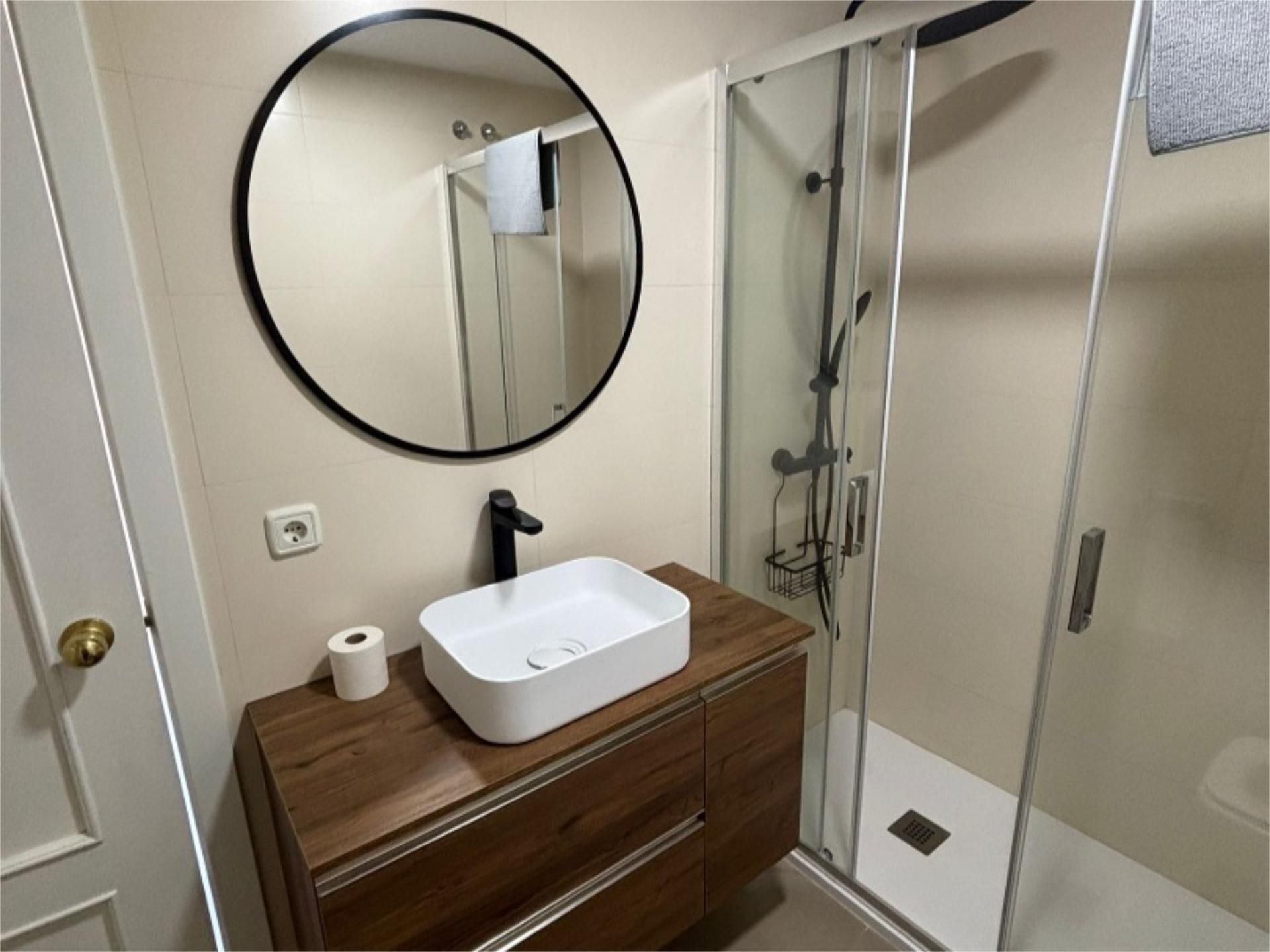 Bathroom of Flat to share in Getafe  with Air Conditioner, Heating and Terrace