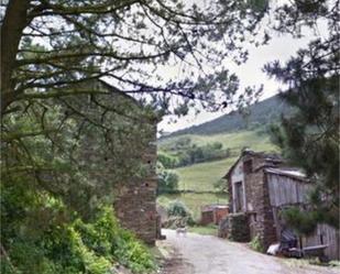 Vista exterior de Casa o xalet en venda en Villanueva de Oscos amb Jardí privat i Traster