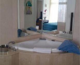 Bany de Apartament de lloguer en Mogán amb Calefacció, Jardí privat i Terrassa