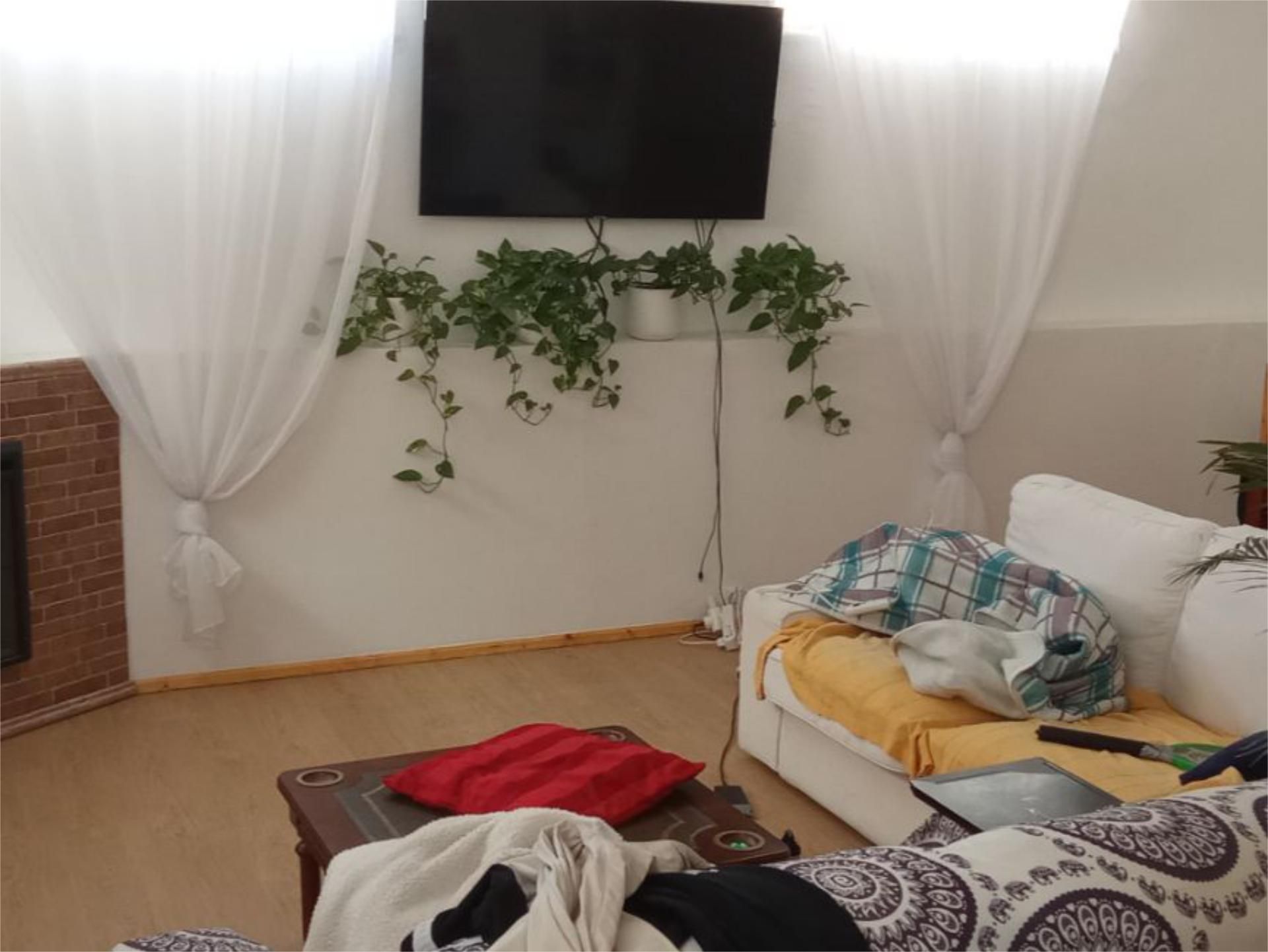 Sala d'estar de Local de lloguer en Sant Joan Despí amb Parquet i Moblat